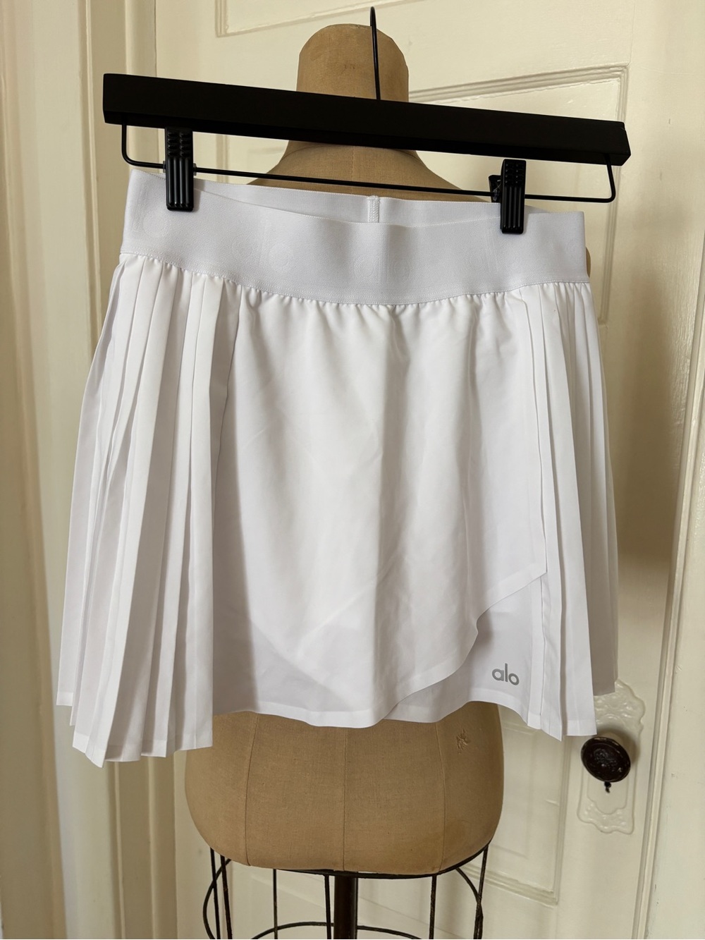 ALO Yoga White Pleated Circle Skort